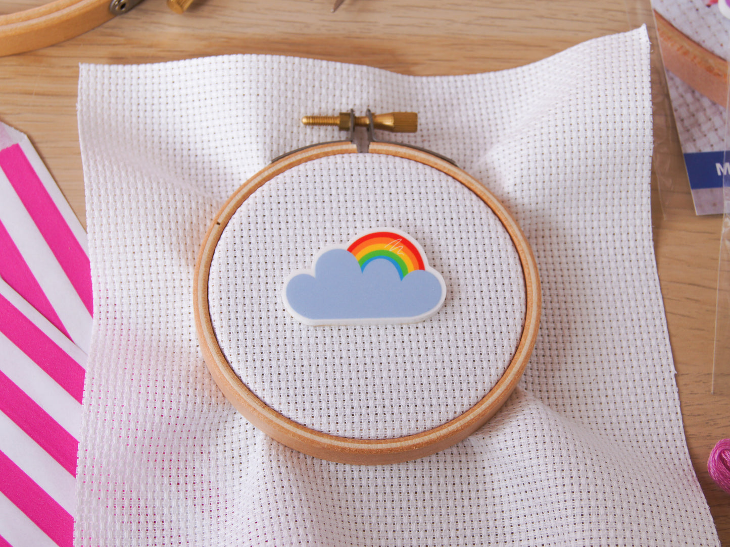 Cloudy Rainbow Magnetic Needle Minder