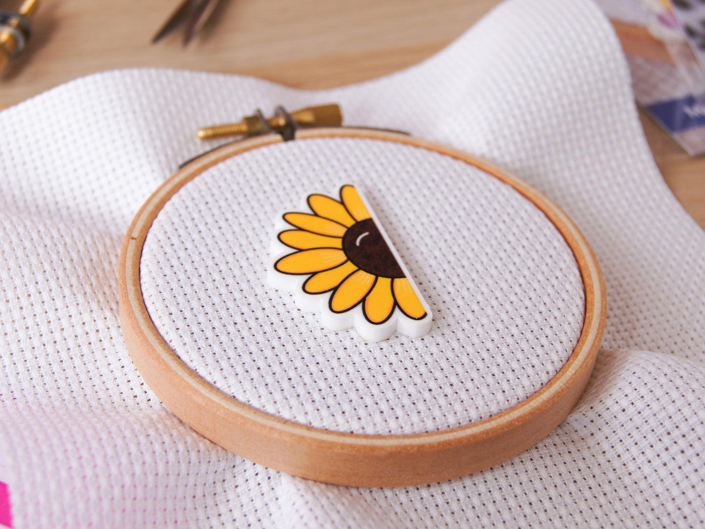 Half Sunflower Magnetic Needle Minder